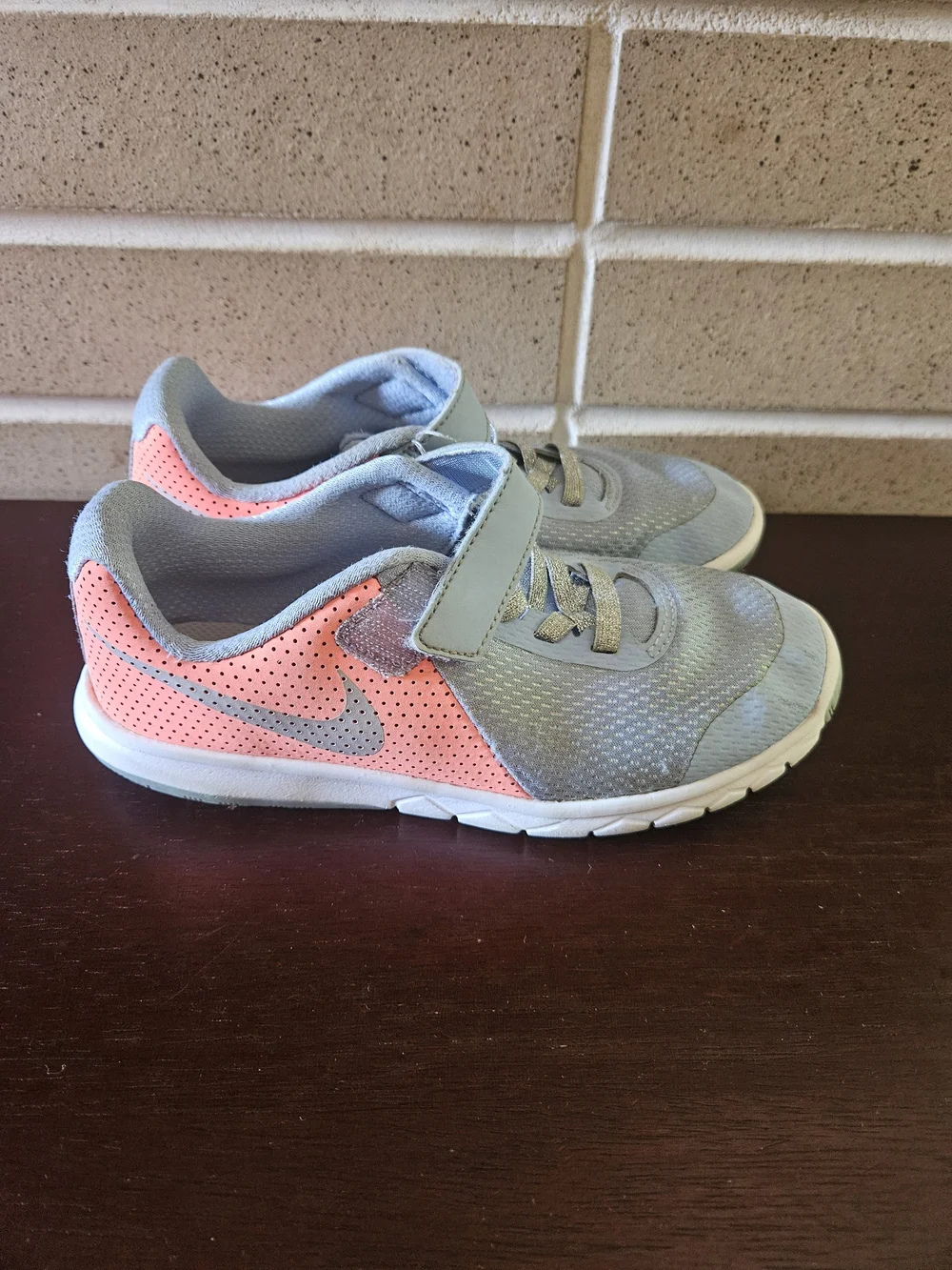 Nike | Sneakers | Light Blue & Coral | Size 1 | Youth | Sport Shoes